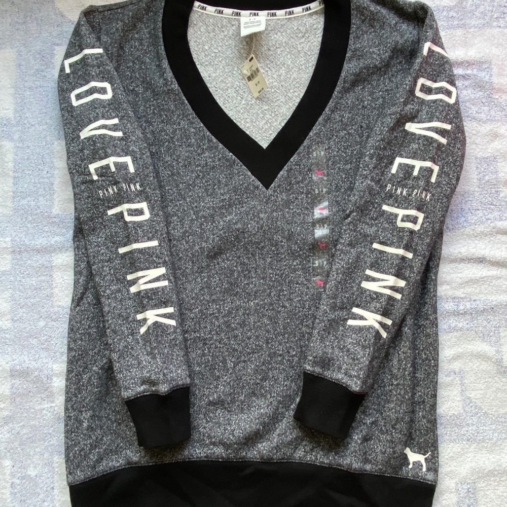 VS Pink *S* logo sleeve v neck